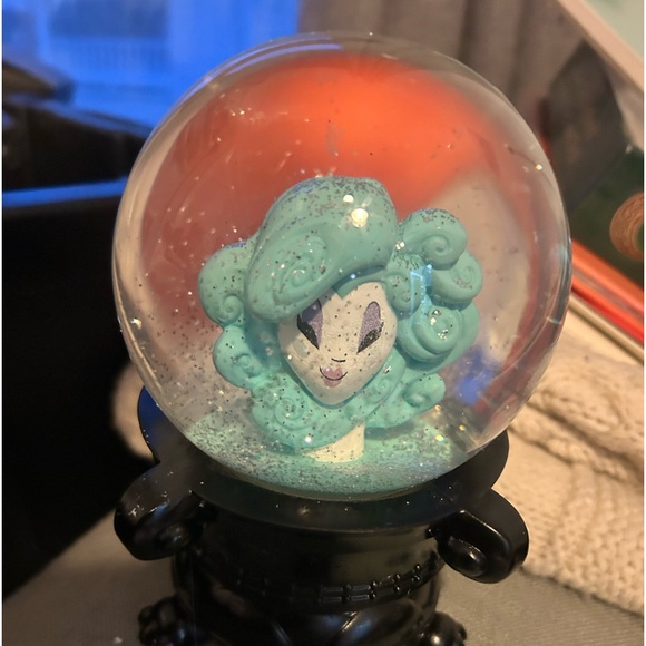DISNEY HAUNTED MANDION CRYSTAL BALL HEAD SNOW GLOBE LIGHTS - Picture 2 of 6